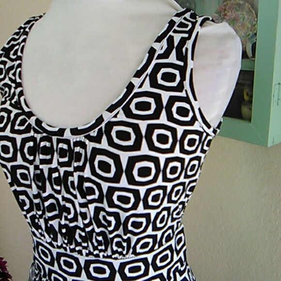 Ann Taylor Maxi Dress - Picture 4 of 11